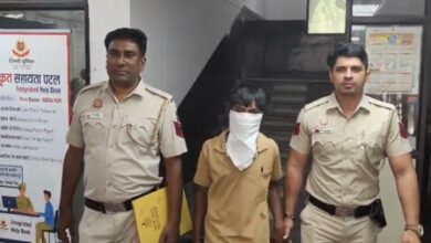 Delhi Police arrest two armed men in separate operations, recover country-made pistols Delhi Police arrest two armed men in separate operations, recover country-made pistols