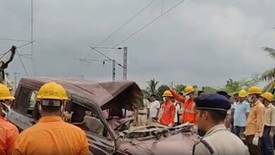 Bengal school bus-train crash: Drunk gateman ignored closing rail gate, arrested (Lead) Bengal school bus-train crash: Drunk gateman ignored closing rail gate, arrested (Lead)