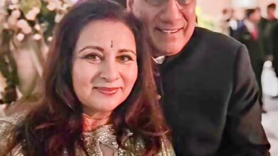 Boman Irani sings ‘Noorie’ for Poonam Dhillon, actress says ‘nobody like him’ Boman Irani sings ‘Noorie’ for Poonam Dhillon, actress says ‘nobody like him’