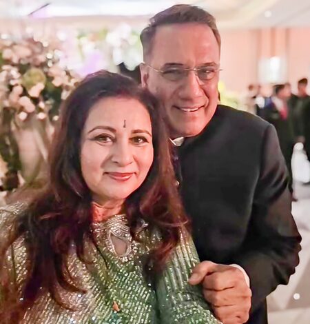 Boman Irani sings ‘Noorie’ for Poonam Dhillon, actress says ‘nobody like him’ Boman Irani sings ‘Noorie’ for Poonam Dhillon, actress says ‘nobody like him’