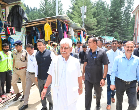 Over 3.5 lakh Yatris had ‘darshan’ in 15 days during ongoing Amarnath Yatra: J&K L-G Over 3.5 lakh Yatris had ‘darshan’ in 15 days during ongoing Amarnath Yatra: J&K L-G