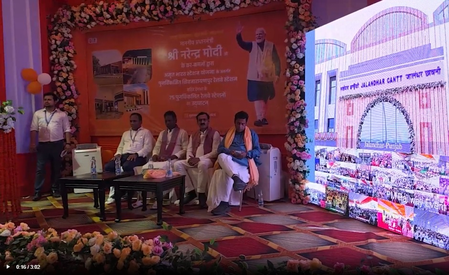 Students welcome redeveloped Shivnarayanpur station, thank PM Modi Students welcome redeveloped Shivnarayanpur station, thank PM Modi