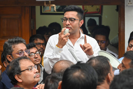 Urgent hearing at Kolkata HC today on Abhishek Banerjee’s petition against Amtala party office demolition Urgent hearing at Kolkata HC today on Abhishek Banerjee’s petition against Amtala party office demolition