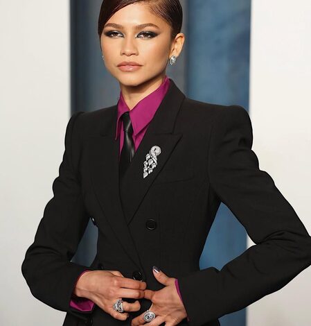 Zendaya gets criticised for wearing 3,000-year-old Iranian gold earrings Zendaya gets criticised for wearing 3,000-year-old Iranian gold earrings