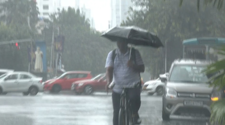Red alert for rain in north Bengal till Monday, heavy showers likely in south Red alert for rain in north Bengal till Monday, heavy showers likely in south