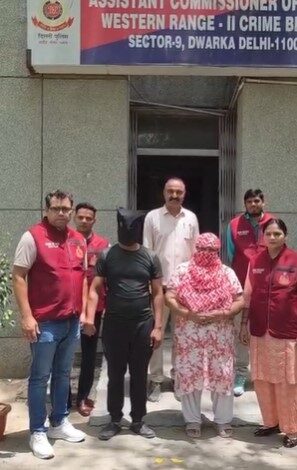 Delhi Crime Branch arrests two proclaimed offenders absconding since 2018 in murder, dowry death case Delhi Crime Branch arrests two proclaimed offenders absconding since 2018 in murder, dowry death case