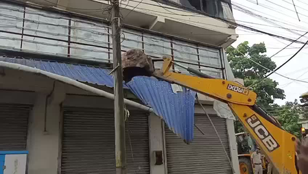 Demolition of ‘illegally’ constructed office of Abhishek Banerjee at Bengal’s Amtala begins Demolition of ‘illegally’ constructed office of Abhishek Banerjee at Bengal’s Amtala begins