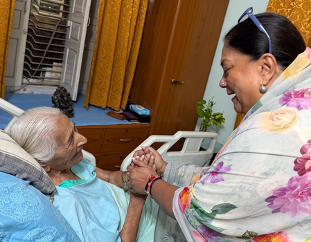 Vasundhara Raje visits 97-year-old former Speaker Sumitra Singh, reminisces about years in public life Vasundhara Raje visits 97-year-old former Speaker Sumitra Singh, reminisces about years in public life