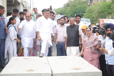Delhi Minister promises pedestrian skywalk at Laxmi Nagar crossing Delhi Minister promises pedestrian skywalk at Laxmi Nagar crossing