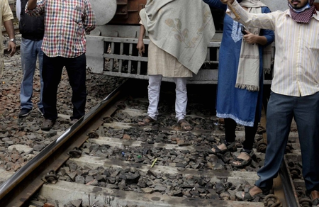 Bihar: Itadhi crossing protest intensifies in Buxar; rail blockade foiled Bihar: Itadhi crossing protest intensifies in Buxar; rail blockade foiled