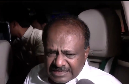 Kumaraswamy pays tribute to mother Chennamma; final rites on July 20 Kumaraswamy pays tribute to mother Chennamma; final rites on July 20