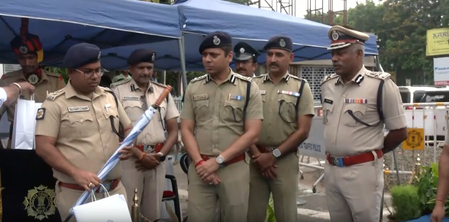 Kolkata Police bans use of earphones, headphones by personnel while on duty Kolkata Police bans use of earphones, headphones by personnel while on duty