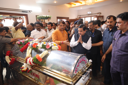 Pralhad Joshi pays last respects to Chennamma, conveys PM Modi’s condolences to Deve Gowda family Pralhad Joshi pays last respects to Chennamma, conveys PM Modi’s condolences to Deve Gowda family