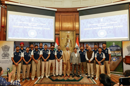 Team India visit High Commission of India in London ahead of Lord’s decider Team India visit High Commission of India in London ahead of Lord’s decider