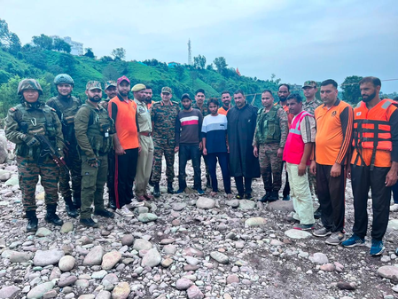 Army’s swift rescue operation in flood-hit J&K’s Rajouri saves 11 civilians Army’s swift rescue operation in flood-hit J&K’s Rajouri saves 11 civilians
