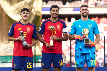 Cubarsi collects FIFA Young Player Award, Simon bags Golden Glove Cubarsi collects FIFA Young Player Award, Simon bags Golden Glove