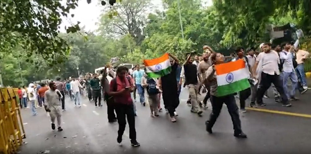 Tension erupts at Delhi’s Jantar Mantar during protest march; police deploy barricades