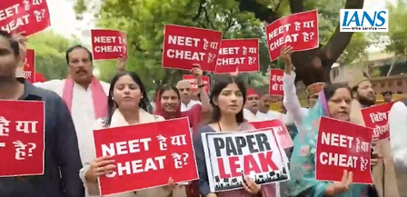 Samajwadi Party MPs march from Parliament to Jantar Mantar, seek govt accountability on paper leaks Samajwadi Party MPs march from Parliament to Jantar Mantar, seek govt accountability on paper leaks
