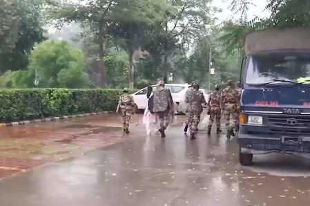 Delhi Police refute claims of security breach at NTA office amid ‘Sansad Chalo’ march Delhi Police refute claims of security breach at NTA office amid ‘Sansad Chalo’ march