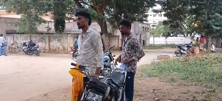 Two sons dig up mother’s decomposed body, carry it on bike seeking ‘murder’ probe; FIR filed against them Two sons dig up mother’s decomposed body, carry it on bike seeking ‘murder’ probe; FIR filed against them