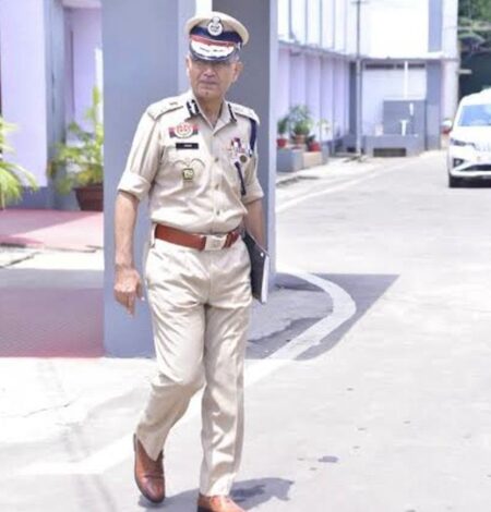 Tripura DGP found dead at Police Headquarters; Oppn seeks judicial probe (Lead) Tripura DGP found dead at Police Headquarters; Oppn seeks judicial probe (Lead)