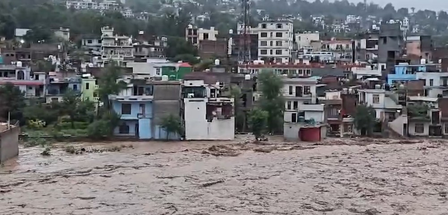 J&K CM announces Rs 6 lakh ex gratia for kin of rain-related victims, L-G reviews flood situation J&K CM announces Rs 6 lakh ex gratia for kin of rain-related victims, L-G reviews flood situation