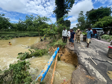 Assam CM reviews flood situation, directs all departments to stay on ground Assam CM reviews flood situation, directs all departments to stay on ground