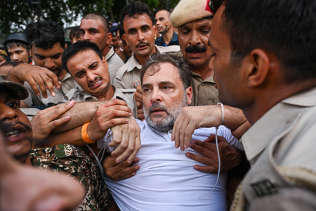 Police evict Rahul Gandhi, Akhilesh Yadav from dharna near PM’s residence