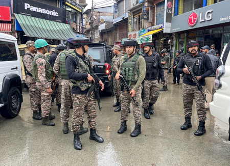 J&K cop gunned down by bike-borne terrorists in Anantnag J&K cop gunned down by bike-borne terrorists in Anantnag
