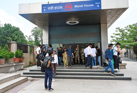 All stations of Delhi Metro opened as CJP continues Jantar Mantar protest All stations of Delhi Metro opened as CJP continues Jantar Mantar protest