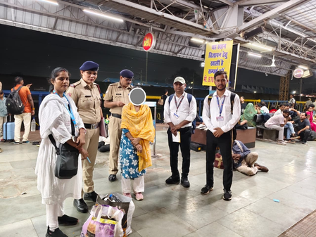 Railway staff reunite woman with family after timely intervention on Gondwana Express Railway staff reunite woman with family after timely intervention on Gondwana Express