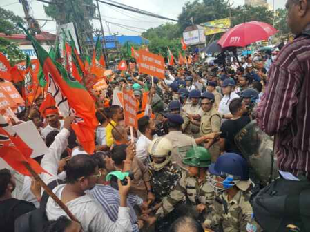 BJP workers, police clash during bid to gherao Congress office in Ranchi