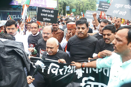 BJP lays siege to MP Cong HQs over Gandhi’s protest in Delhi; Congress also holds demonstrations across state BJP lays siege to MP Cong HQs over Gandhi’s protest in Delhi; Congress also holds demonstrations across state