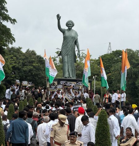 Telangana Congress leaders detained during ‘Chalo Lok Bhavan’ Telangana Congress leaders detained during ‘Chalo Lok Bhavan’