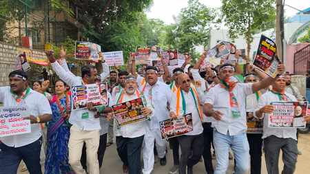 Karnataka: Congress workers attempt to lay siege to BJP office in Bengaluru over NEET row Karnataka: Congress workers attempt to lay siege to BJP office in Bengaluru over NEET row