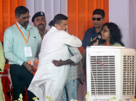 Bengal CM hands over compensation cheques to workers killed in Sikkim