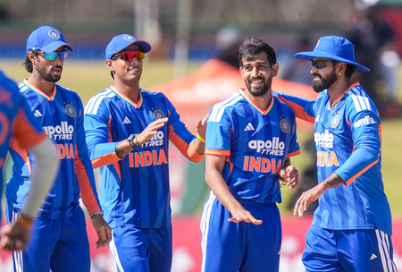 2nd T20I: Unchanged Zimbabwe elect to bowl first against India, Thakur handed debut 2nd T20I: Unchanged Zimbabwe elect to bowl first against India, Thakur handed debut