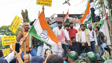 Congress, BJP workers clash during NEET protest in Ranchi; eggs, tomatoes hurled Congress, BJP workers clash during NEET protest in Ranchi; eggs, tomatoes hurled