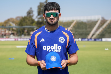 1st T20I: Ashok handed debut as India opt to bowl against Zimbabwe
