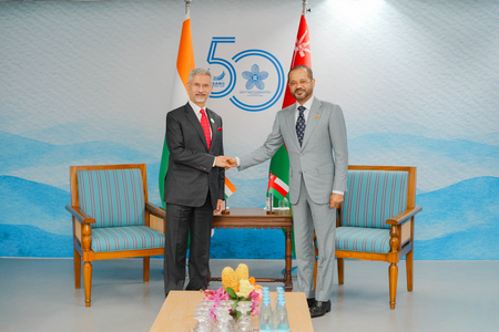 EAM Jaishankar meets counterparts from Netherlands, Oman in Manila EAM Jaishankar meets counterparts from Netherlands, Oman in Manila