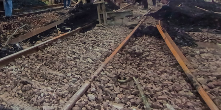 Bengal: Third line between Nimpura and Midnapur to ease congestion Bengal: Third line between Nimpura and Midnapur to ease congestion