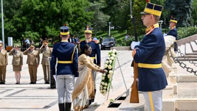 President Murmu pays respect at Tomb of the Unknown Soldier in Bucharest
