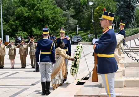President Murmu pays respect at Tomb of the Unknown Soldier in Bucharest President Murmu pays respect at Tomb of the Unknown Soldier in Bucharest