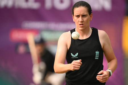 England seamer Em Arlott to leave Warwickshire, signs three-year deal with Yorkshire England seamer Em Arlott to leave Warwickshire, signs three-year deal with Yorkshire