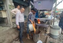 Gujarat: Rajkot civic body seals three food outlets, destroys 179 kg of stale food Gujarat: Rajkot civic body seals three food outlets, destroys 179 kg of stale food