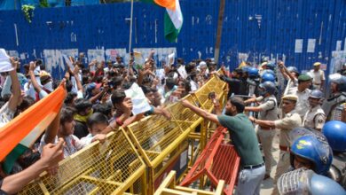 Bihar Bandh: Tension in Siwan as protesters clash with police Bihar Bandh: Tension in Siwan as protesters clash with police