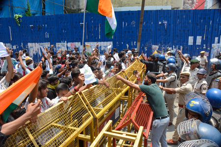 Bihar Bandh: Tension in Siwan as protesters clash with police Bihar Bandh: Tension in Siwan as protesters clash with police