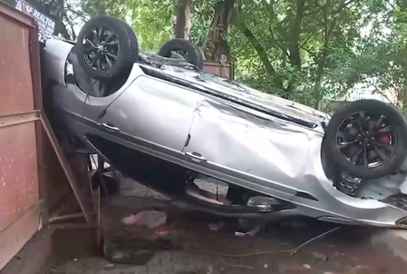 Youth dies as car skids and falls into open drain in Delhi’s Vasant Kunj; residents complain of inaction by DDA Youth dies as car skids and falls into open drain in Delhi’s Vasant Kunj; residents complain of inaction by DDA