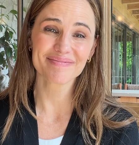 Jennifer Garner reveals why she was asked to stop taking kids to football class Jennifer Garner reveals why she was asked to stop taking kids to football class