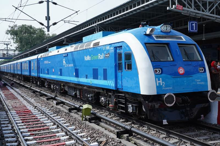 India’s first indigenous hydrogen fuel cell train kickstarts ‘new era’ of zero-emission rail transport India’s first indigenous hydrogen fuel cell train kickstarts ‘new era’ of zero-emission rail transport